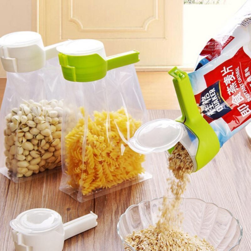 Simple sealed bag clips